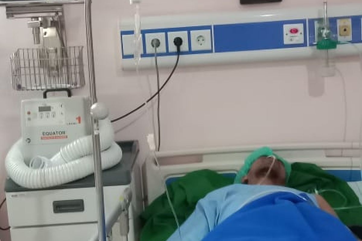 Arif Romadhon saat tergolek di RS akibat penyakit kanker usus yang dideritanya.