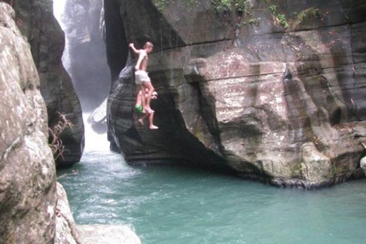 Air Terjun Cunca Wulang di Kecamatan Mbeliling, Kabupaten Manggarai Barat, Nusa Tenggara Timur.