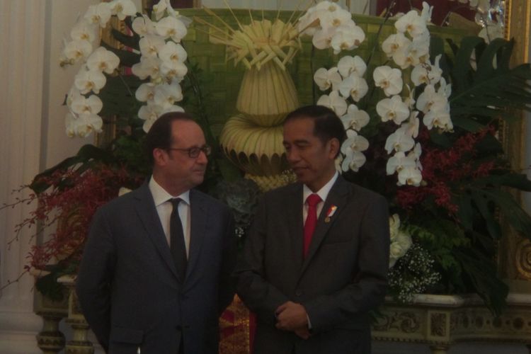 Presiden Joko Widodo dan Presiden Republik Perancis Francois Hollande saat aara penandatanganan lima MoU di Istana Merdeka, Jakarta, Rabu (29/3/2017).