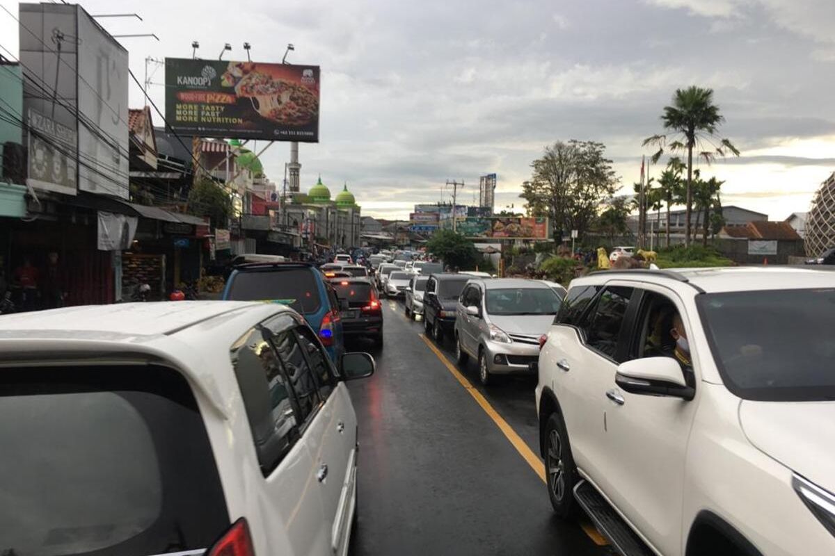 Suasana Puncak Bogor saat akhir pekan.