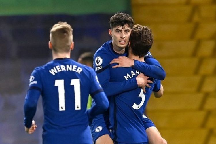 Kai Havertz (tengah) merayakan gol bersama rekan satu timnya pada laga atletico madrid pekan ke-28 Liga Inggris yang mempertemukan Chelsea vs Everton di Stadion Stamford Bridge, Senin (8/3/2021).