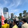 Massa BEM SI Tiba di Patung Kuda, Angkat Isu 8 Tahun Kegagalan Jokowi
