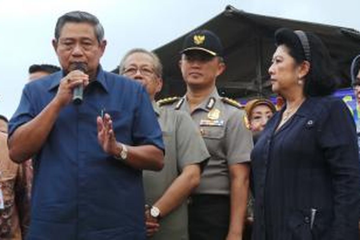 Presiden Susilo Bambang Yudhoyono saat berkunjung ke peternakan Wahyu Utama di Tuban, Jawa Timur, Kamis (13/3/2014).