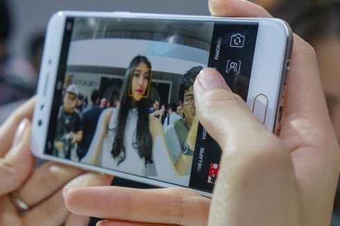 Selfie dengan Kamera Oppo F3, Tak Butuh Tongsis
