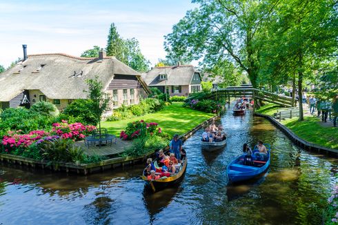 8 Fakta Unik Giethoorn, Desa di Belanda yang Tak Punya Jalan Raya 
