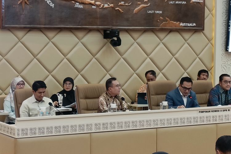 Komisi II DPR Rapat Bareng Asosiasi Pemda, Bahas Keuangan Daerah hingga Remunerasi