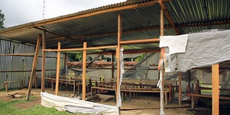 Ruang kelas darurat untuk anak-anak pengungsi Nduga. 