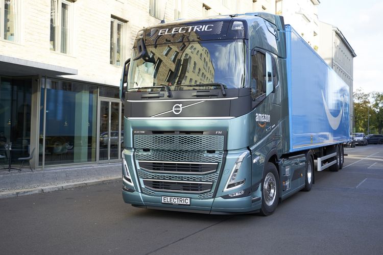                                Volvo FH Electric yang digunakan Amazon di Jerman