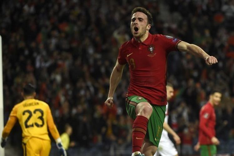 Selebrasi penyerang Portugal, Diogo Jota, seusai mencetak gol pada laga play off Piala Dunia 2022 zona Eropa antara Portugal vs Turki di Stadion Dragao, Porto, Kamis (24/3/2022) atau Jumat dini hari WIB. Kabar terbaru menyebut Diogo Jota tak akan bisa membela Portugal di Piala Dunia 2022 karena alasan cedera.   