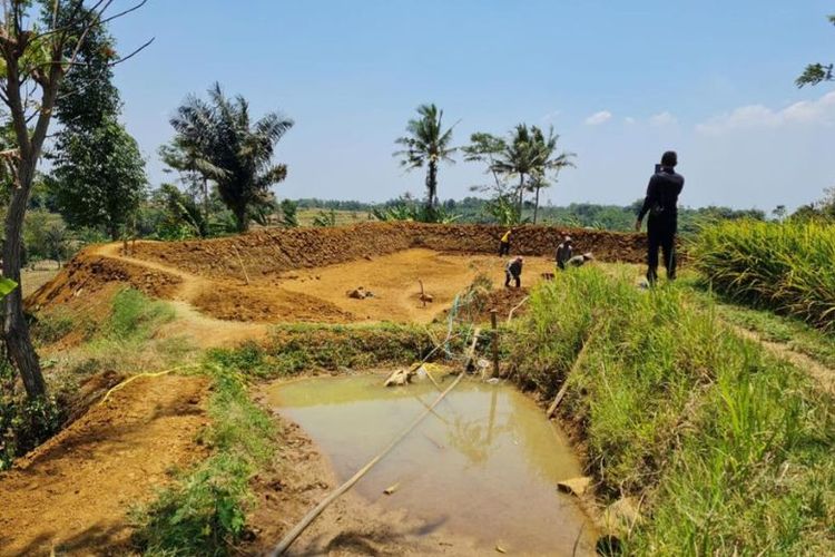 Direktorat Jenderal PSP memberi bantuan embung di Desa Wanasari K dan Desa Taringgul Tonggoh di Kecamatan Wanayasa.