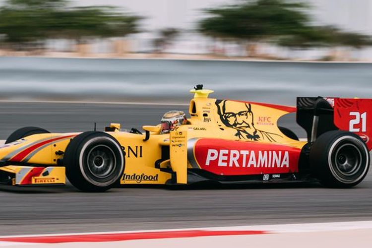 Pebalap Pertamina Arden asal Indonesia, Sean Gelael, memacu mobilnya pada tes pramusim kedua Formula 2 2017 di Sirkuit Sakhir, Bahrain. Tes berlangsung selama tiga hari, 29-31 Maret.