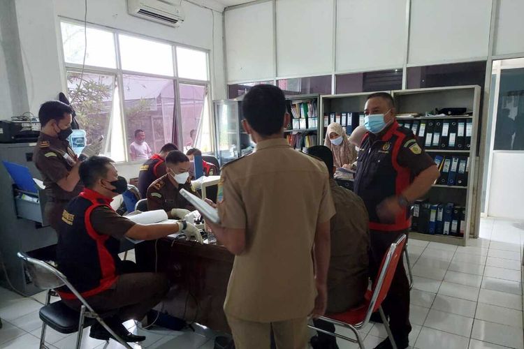 Kejaksaan Geledah Kantor Dinas Pertanian Karawang, Ada Apa? 