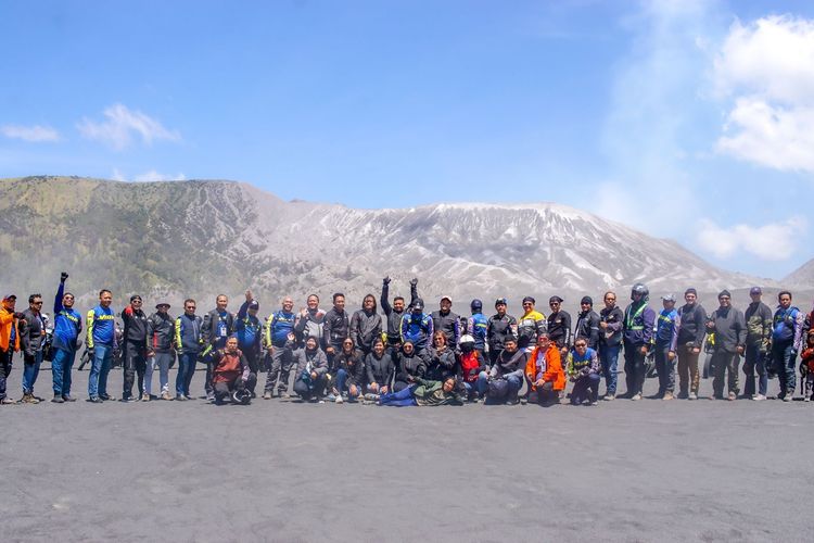 Komunitas V-Strom Indonesia Owners di Bromo.