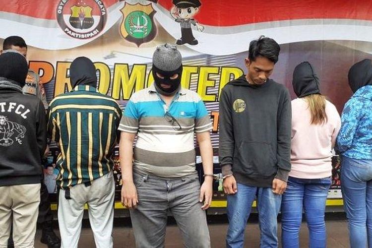 Berawal selidiki anak hilang, Polres Metro Depok justru membongkar praktik prostitusi yang terjadi di sebuah apartemen di bilangan Kalibata, Jakarta Selatan. 