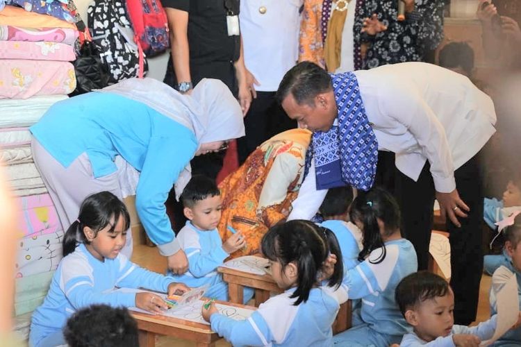 Menteri Kependudukan dan Pembangunan Keluarga (Mendukbangga)/Kepala Badan Kependudukan dan Keluarga Berencana Nasional (BKKBN) Wihaji dalam rangkaian kunjungan kerja ke Kepri, Kamis (23/10/2025). 