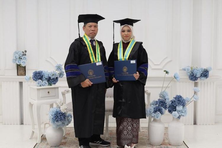 Cerita Ayah-Anak, Ardi dan Shafira Wisuda S2 Bareng di UNY