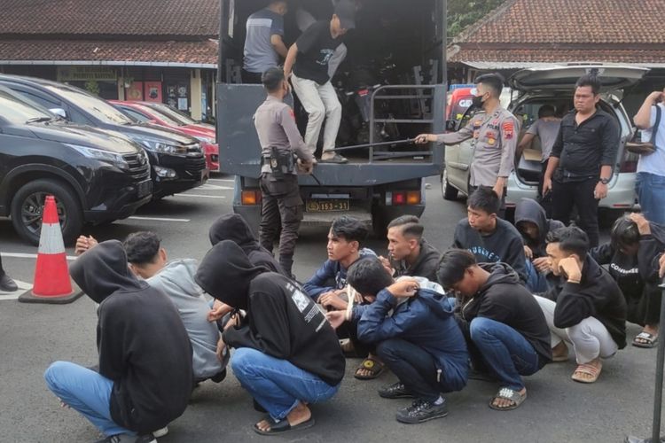 Anggota geng motor diamankan di Sat Reskrim Polresta Banyumas, Jawa Tengah, Senin (16/8/2022).
