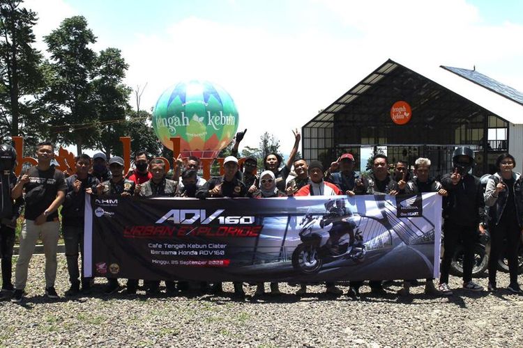 25 bikers yang tergabung dalam komunitas Honda ADV150 dan ADV160 mengunjungi beragam wisata lokal