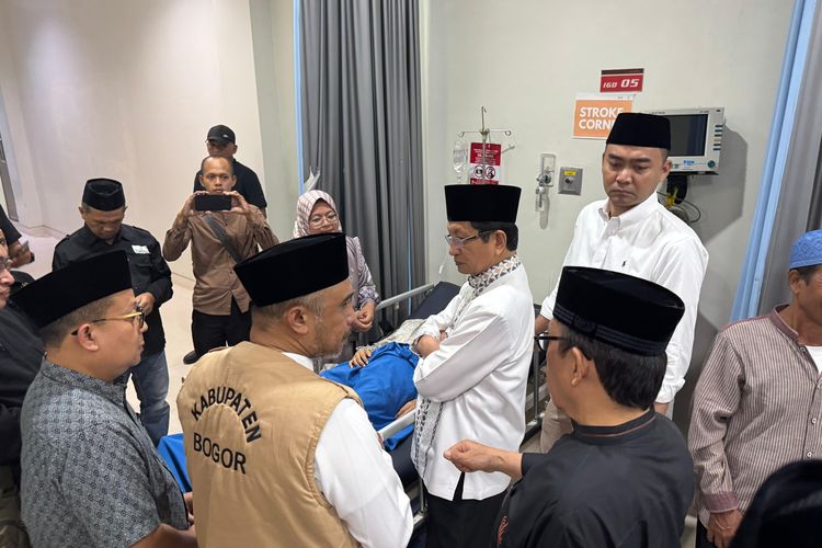 Menteri Agama Nasaruddin Umar hari ini menyambangi Rumah Sakit Palang Merah Indonesia (PMI) dan Rumah Sakit Umum Daerah (RSUD) Kabupaten Bogor, Minggu (7/9/2025). Menag menjenguk jemaah yang dirawat akibat bangunan majelis taklim Ashobiyyah roboh.