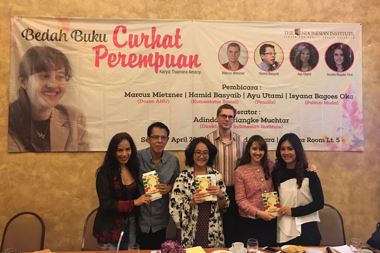 Acara bedah buku Curhat Perempuan karya Tsamara Amany di Jakarta, Senin (17/4/2017).