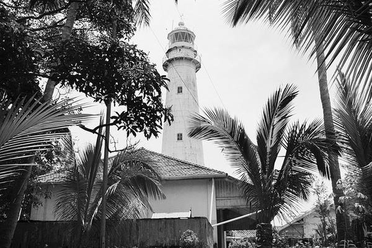 Mercusuar di Pulau Pelepas, Selat Bangka, masih berdiri kokoh meskipun mercusuar tersebut dibangun pada tahun 1893. Tim ekspedisi Sriwijaya mengunjungi mercusuar tersebut, Kamis (8/10). Mercusuar tersebut didirikan oleh Belanda karena perairan Selat Bangka merupakan jalur pelayaran yang ramai, sejak zaman Sriwijaya sampai sekarang.
