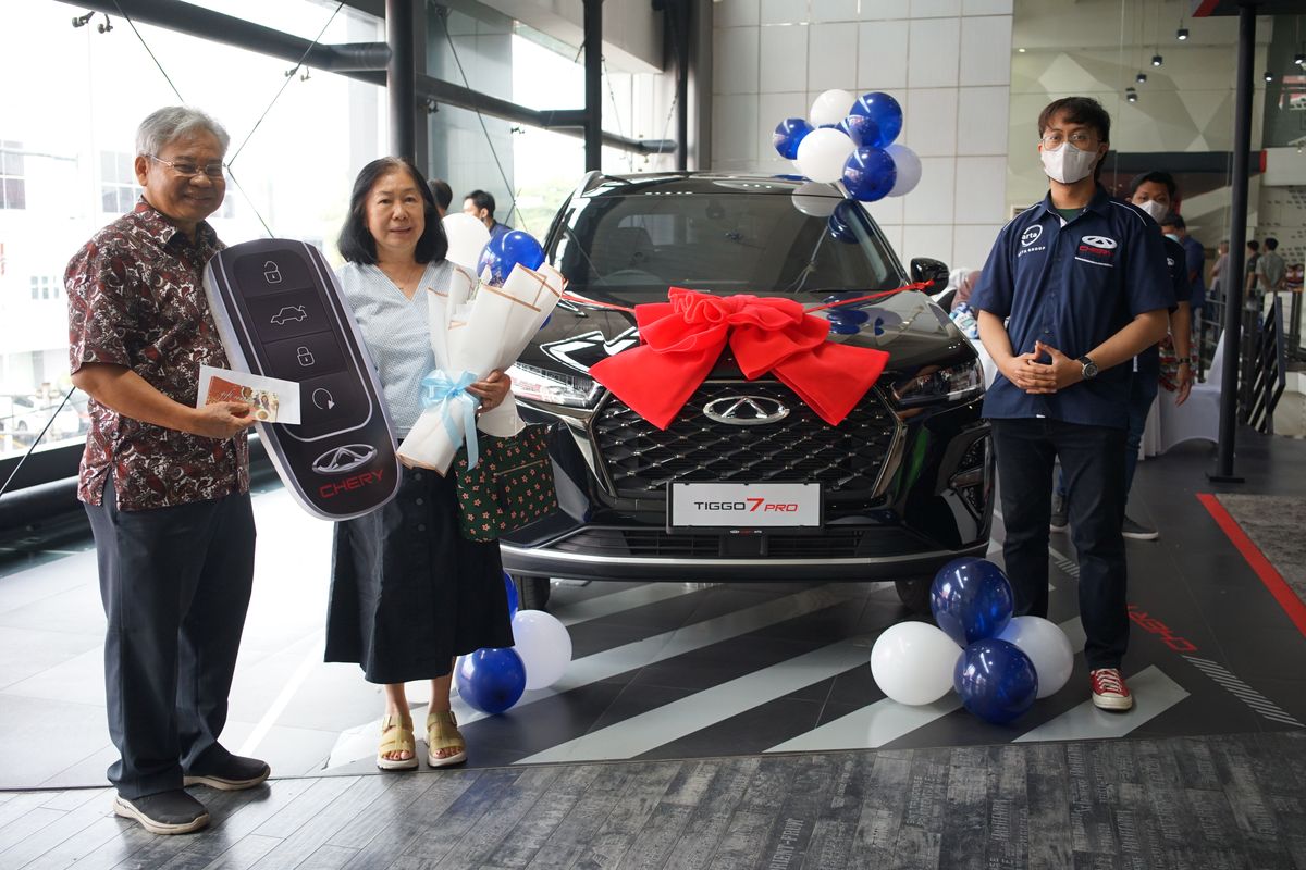  PT Chery Sales Indonesia (CSI) kini menyerahkan unit Chery Tiggo 7 Pro dan Tiggo 8 Pro kepada 11 konsumen pertama, di wilayah Jakarta.