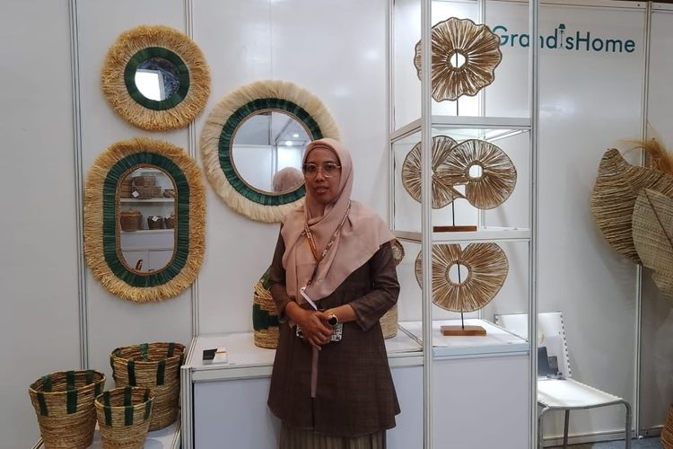 Nesya Anggi Puspita, CEO CV Grandis Home, Bojonegoro, di Pameran IFEX 2024