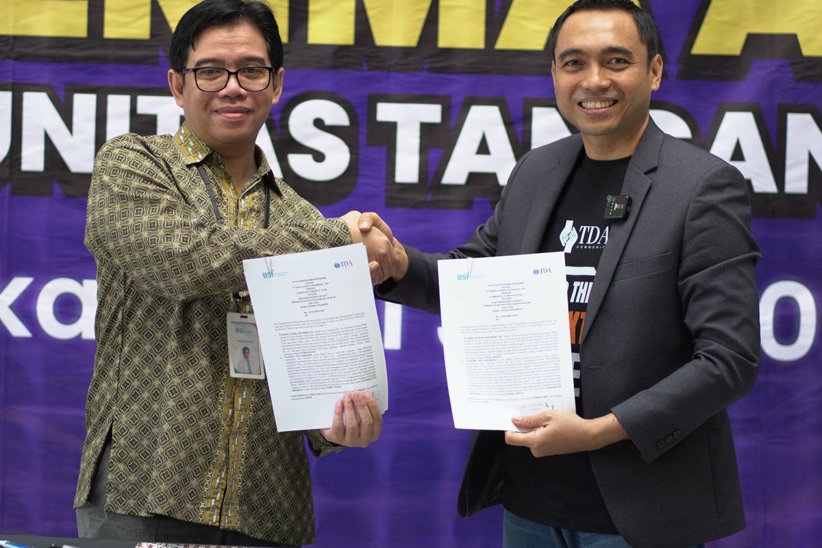 Komunitas Tangan di Atas (TDA) melakukan serah terima jabatan dari Presiden TDA 7.0 Ibrahim M Bafaqih ke Presiden TDA 8.0 Eko Desriyanto di Jakarta pada Rabu (21/6/2023).