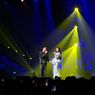 Momen Rizky Febian Kecup Pipi Mahalini di Konser Koma