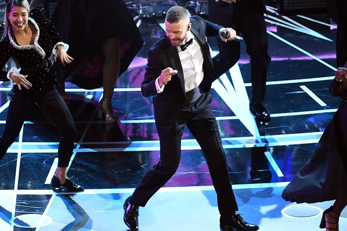 Penyanyi Justin Timberlake menyanyikan lagu Cant Stop The Feeling di panggung Academy Awards 2017 di Dolby Theater, Hollywood, California, Minggu (26/2/2017).