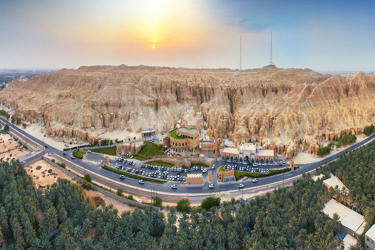 Oasis Al-Ahsa adalah salah satu Situs Warisan Dunia UNESCO yang ada di Arab Saudi.