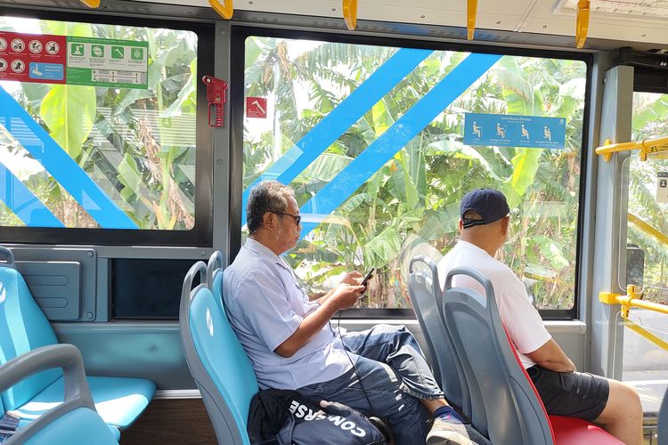Suasana Terminal Blok M jalur 5, tempat naik dan turun penumpang Transjakarta rute 1W Blok M - Ancol, pada Rabu (30/7/2025).