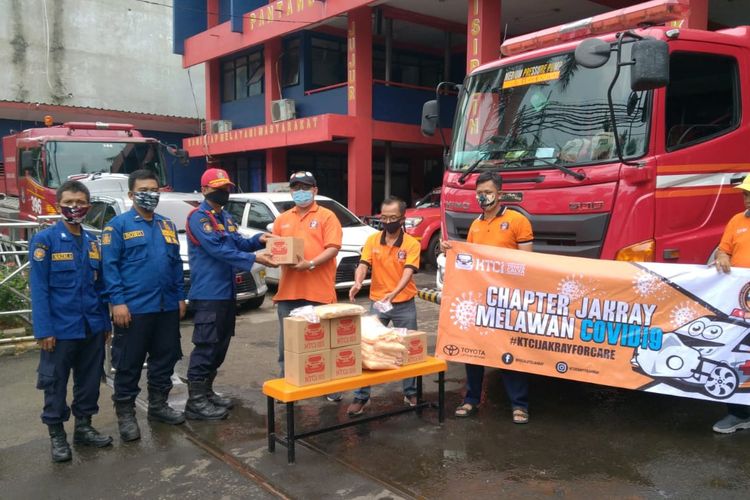 KTCI semprot disinfektan bersama Damkar Jakarta Barat