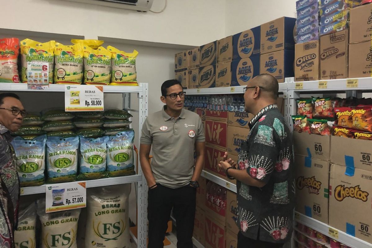 Wakil Gubernur DKI Jakarta Sandiaga Uno saat meresmikan Mini Distribution Center di Pasar Pelita, Tanjung Priok, Kamis (3/5/2018). 