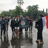 10 Pegiat Budaya Jalan Kaki 8,5 Jam dari Blitar ke Stadion Kanjuruhan, Sebut Tirakat Jelang 40 Hari Tragedi
