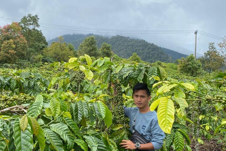 Pertama Kali di Indonesia, Komunitas di Lanskap Bujang Raba Terima Izin Dagang Karbon dari Menhut