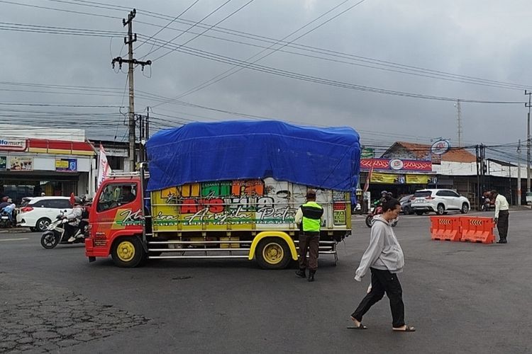 Arus Balik Sempat Melonjak 26 Persen, Truk Logistik Ditahan Masuk Pelabuhan Ketapang Jatim