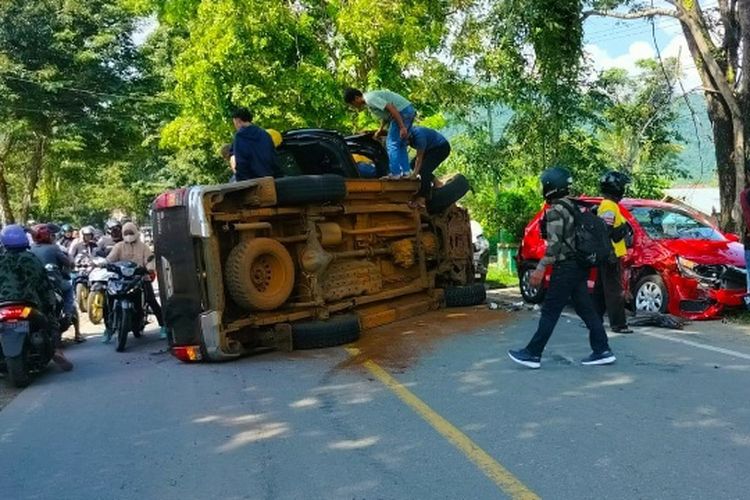 Kecelakaan beruntun terjadi di Jalan Trans Sulawesi, Kelurahan Sampoddo, Kecamatan Wara Selatan, Kota Palopo, Sulawesi Selatan, Kamis (20/4/2023) siang, akibat kejadian ini arus lalu lintas macet