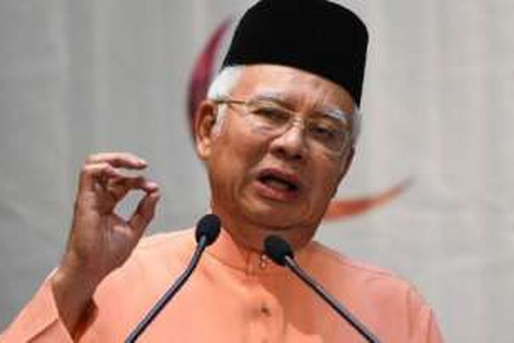 Perdana Menteri Malaysia Najib Razak berkali-kali menolak tuntutan untuk mundur dan mengaku tak melakukan kesalahan.