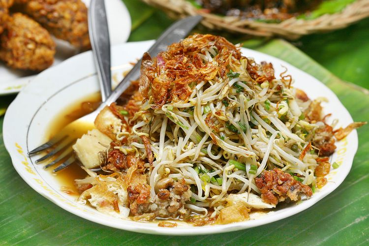 Resep Lontong Balap Surabaya, Masakan Bumbu Petis yang Gurih Segar