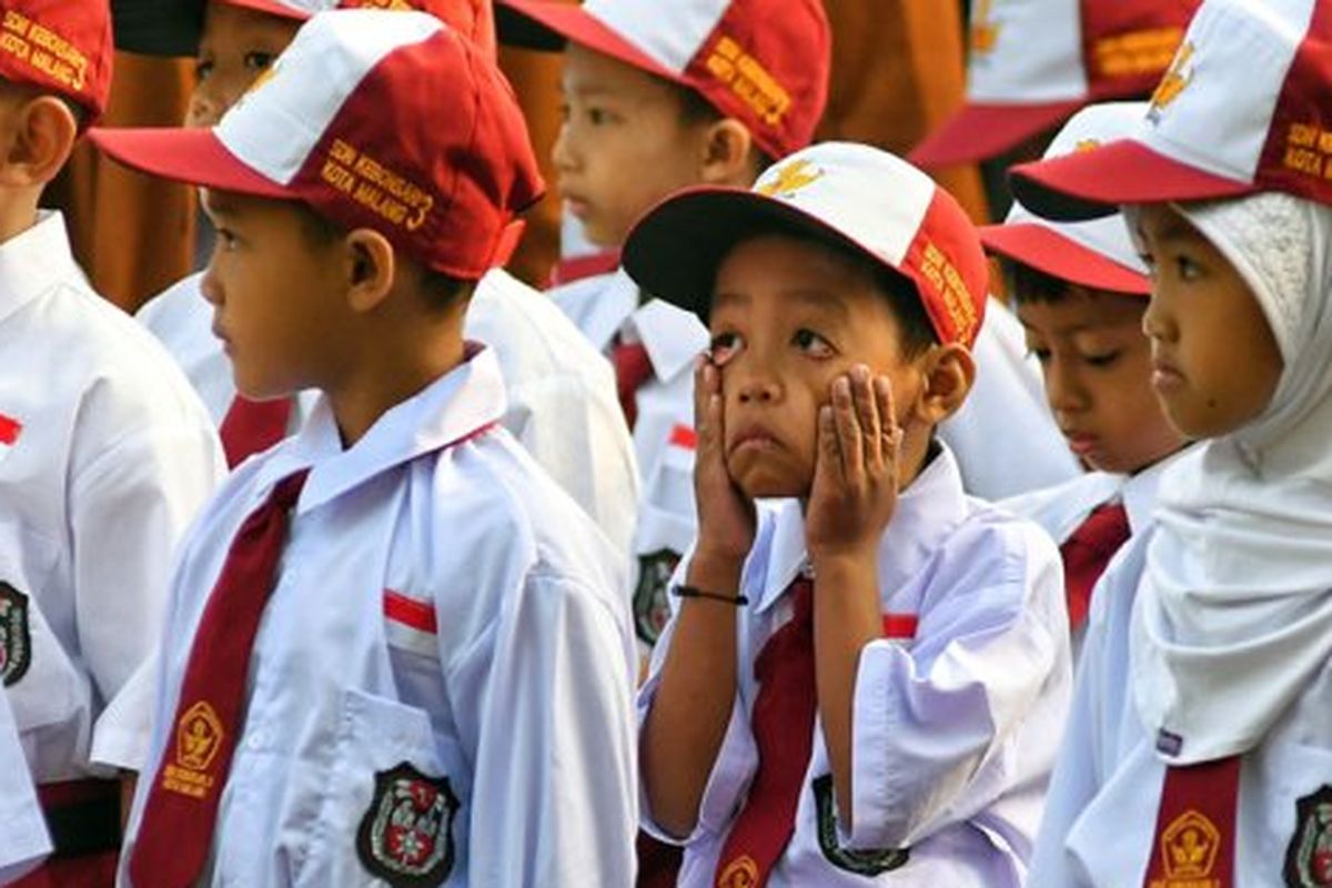 Ilustrasi siswa masuk jam 6 pagi di Jawa Barat