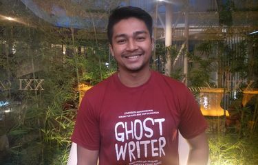 Deva Mahenra ditemui usai screening dan jumpa pers film Ghost Writer di XXI Epicentrum, Kuningan, Jakarta Selatan, Selasa (28/5/2019),