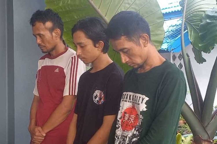 Baru dua hari diselamatkan dan kemabali ke Kabupaten Karimun, Kepulauan Riau (Kepri), tiga dari lima orang Warga Negara Indonesia (WNI) yang diselamatkan setelah terapung apung di perairan Johor, Malaysia beberapa waktu lalu, ditangkap Pangkalan TNI AL Tanjungbalai Karimun (Lanal TBK).