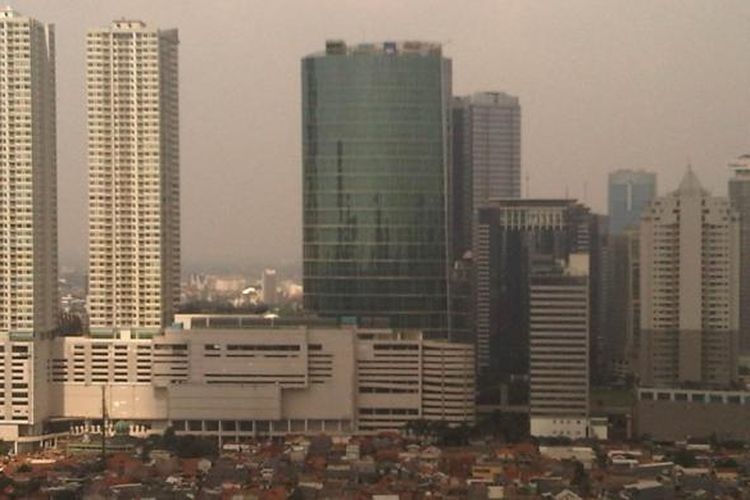  Sejak 2012, pemerintah melalui Badan Standardisasi Nasional telah menetapkan PGA baru sebesar 35 persen, yang berarti beban gempa dihadapi Jakarta dua kali lipat lebih tinggi dari sebelumnya. 