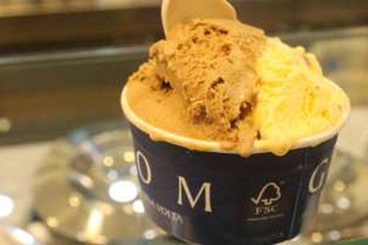 Satu cup kecil di Grom bisa dicampur dengan 2 rasa gelato.