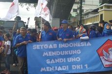 Berkumpul di KPU DKI, Massa Pendukung Sandiaga Berseru 