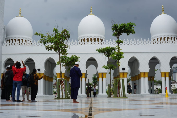 Masjid Raya Sheikh Zayed di Solo, Jawa Tengah.