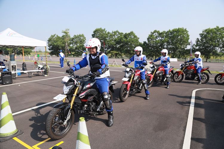PT Astra Honda Motor (AHM) kembali menyelenggarakan Astra Honda Safety Riding Instructors Competition (AHSRIC) yang ke-14, kompetisi safety riding tingkat nasional.