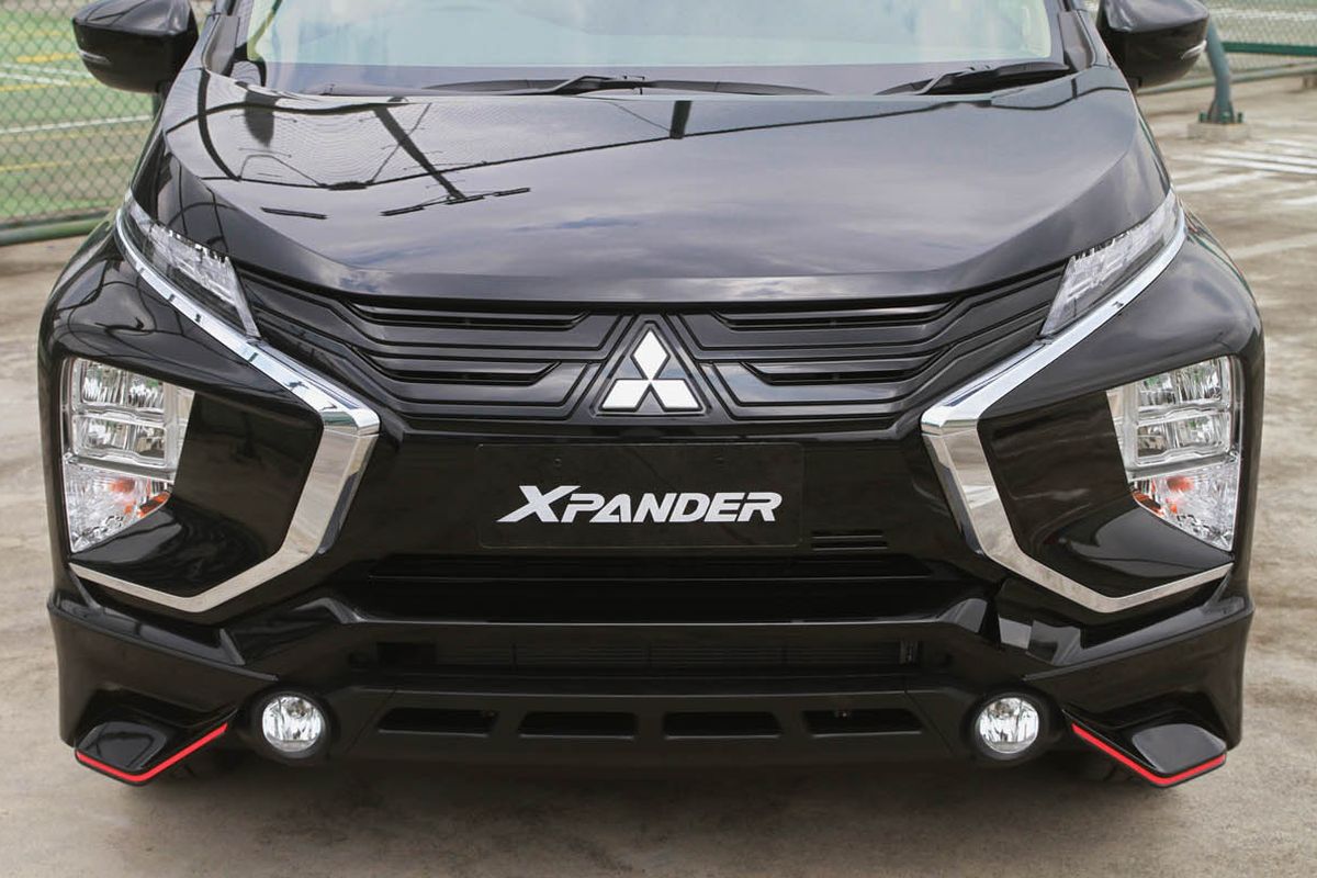 Mitsubishi Xpander Black Edition hadir dalam dua varian transmisi yakni manual dan AT. Mitsubishi menawarkan dua pilihan warna yakni quartz white pearl dan jet black mica. Xpander Black Edition dibanderol Rp 257,1 juta untuk transmisi manual dan Rp 267,5 juta untuk varian AT
