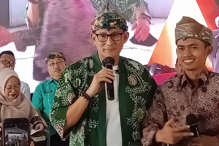 Menteri Pariwisata dan Ekonomi Kreatif, Sandiaga Uno saat mengisi workshop ekonomi kreatif di Kota Probolinggo, Jawa Timur, pada Sabtu (12/8/2023).